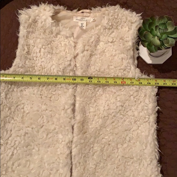 LOGGLabel of Graded Goods H&M Faux Fur Women’sVest - Picture 4 of 6